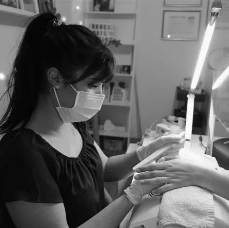Rahel Gabathuler bei der Arbeit
